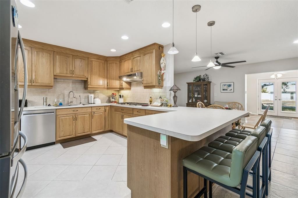 待售: $715,000 (4 贝兹, 3 浴室, 2561 平方英尺)