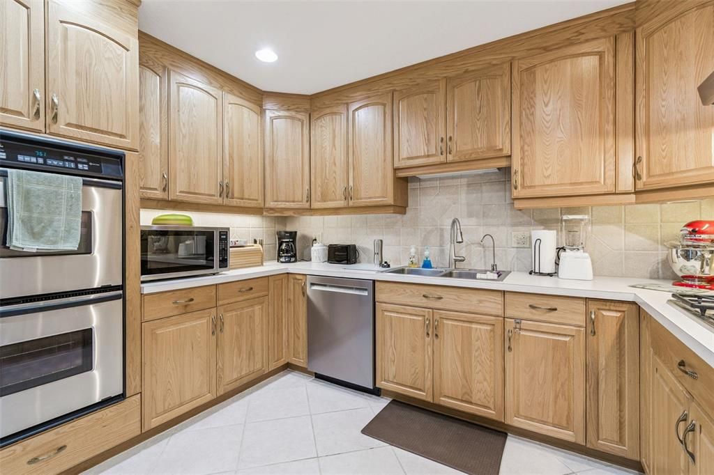 待售: $715,000 (4 贝兹, 3 浴室, 2561 平方英尺)