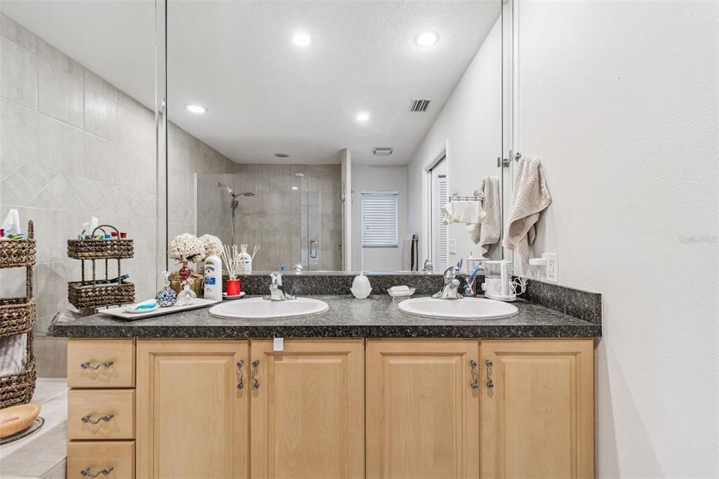 待售: $715,000 (4 贝兹, 3 浴室, 2561 平方英尺)