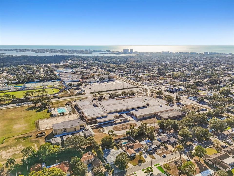 待售: $715,000 (4 贝兹, 3 浴室, 2561 平方英尺)