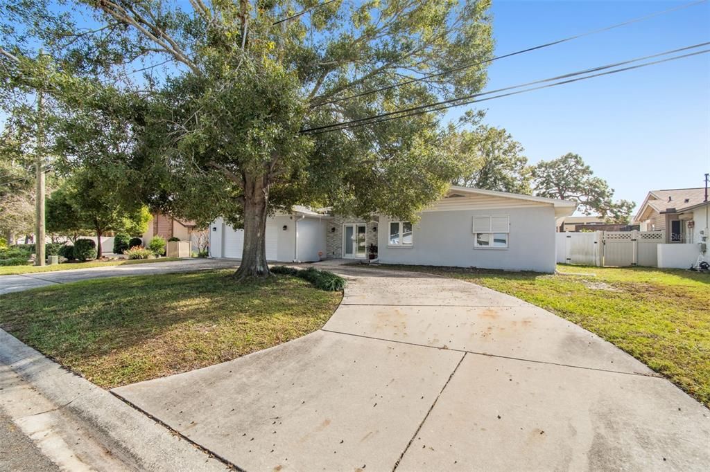 待售: $715,000 (4 贝兹, 3 浴室, 2561 平方英尺)