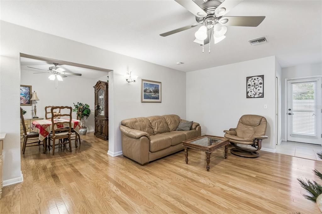 待售: $715,000 (4 贝兹, 3 浴室, 2561 平方英尺)