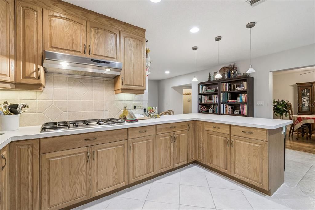 待售: $715,000 (4 贝兹, 3 浴室, 2561 平方英尺)