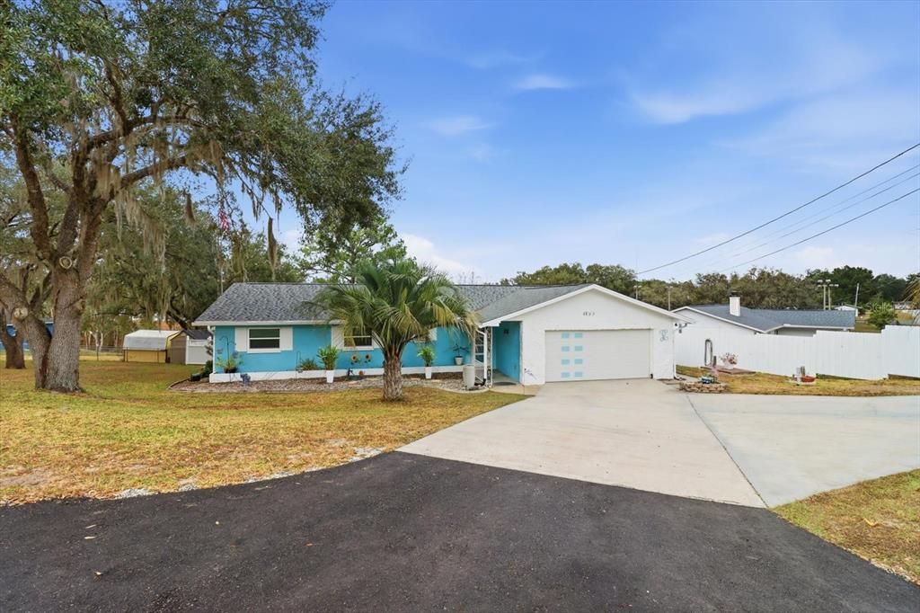 For Sale: $349,900 (3 beds, 2 baths, 2332 Square Feet)