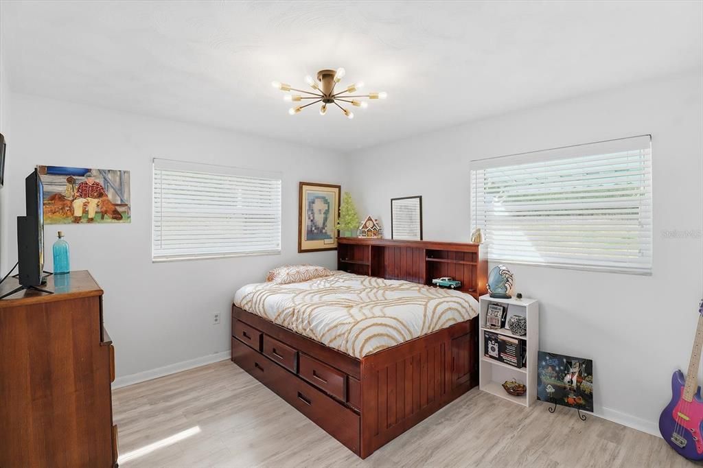 For Sale: $349,900 (3 beds, 2 baths, 2332 Square Feet)