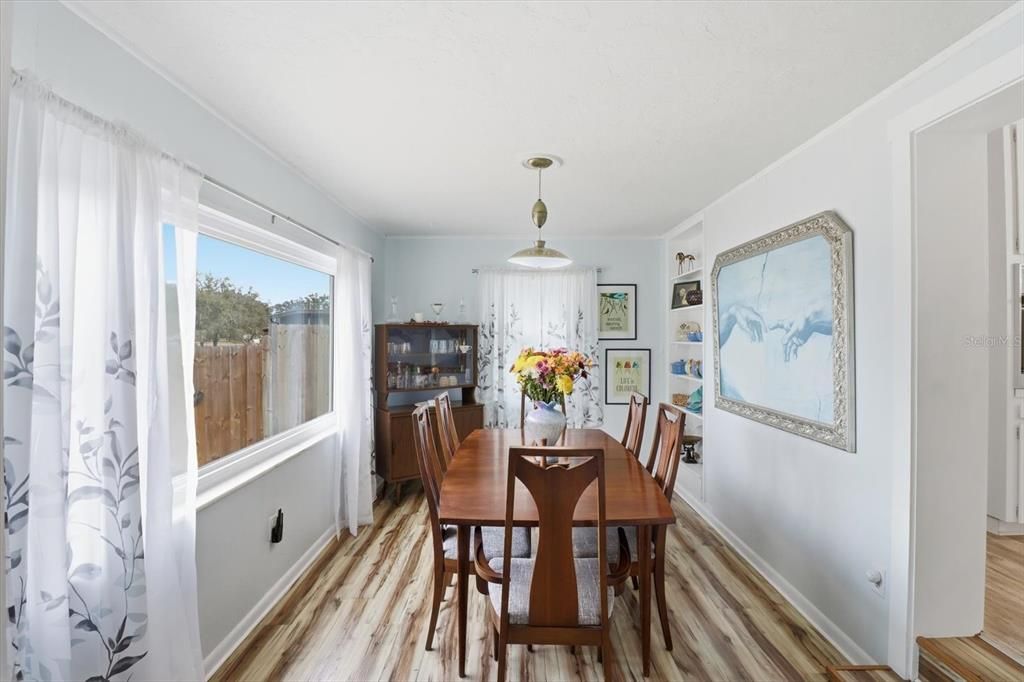 For Sale: $349,900 (3 beds, 2 baths, 2332 Square Feet)