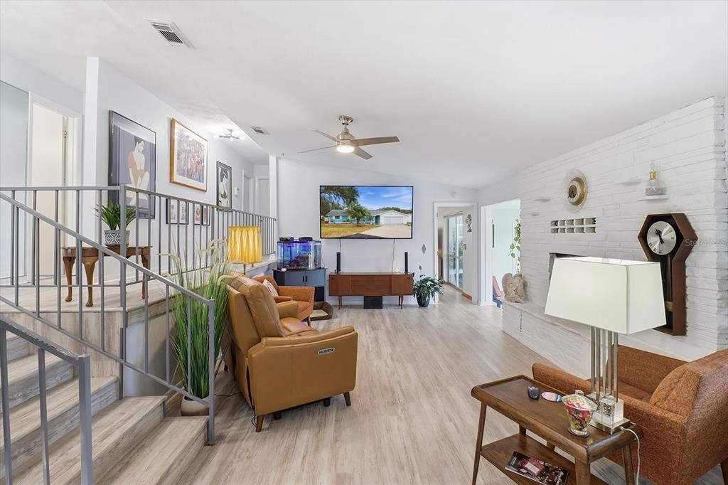 For Sale: $349,900 (3 beds, 2 baths, 2332 Square Feet)