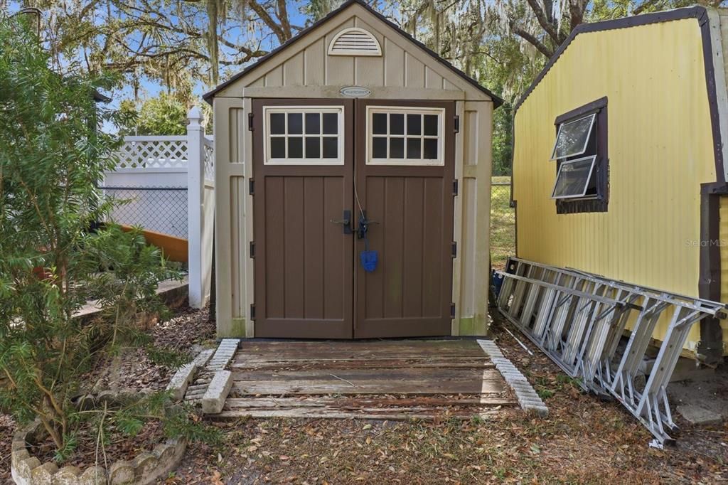 For Sale: $349,900 (3 beds, 2 baths, 2332 Square Feet)