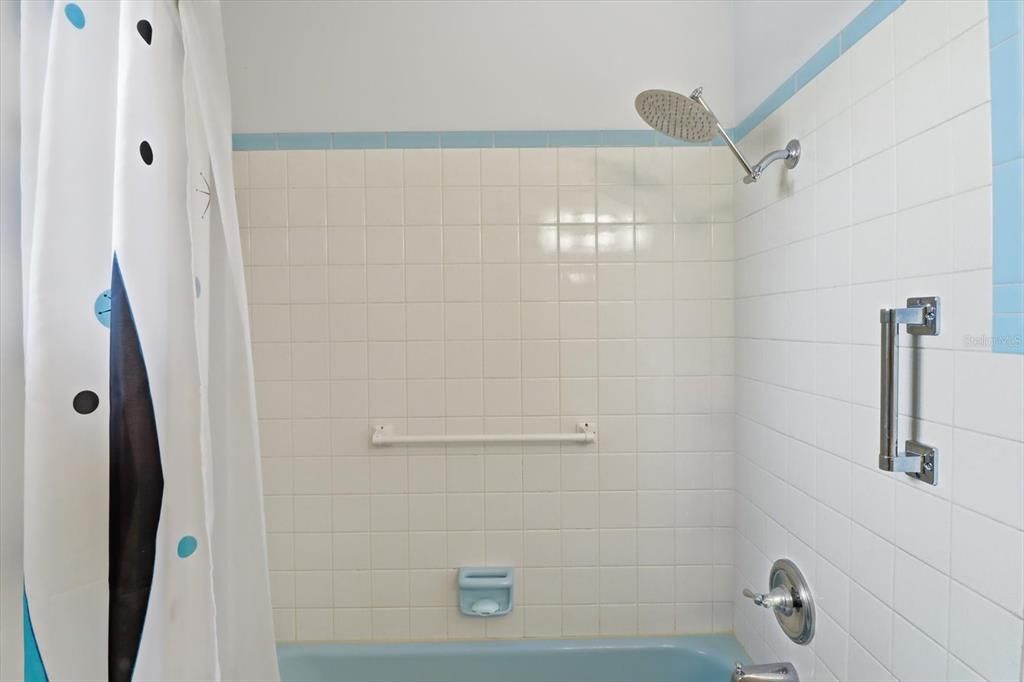 For Sale: $349,900 (3 beds, 2 baths, 2332 Square Feet)