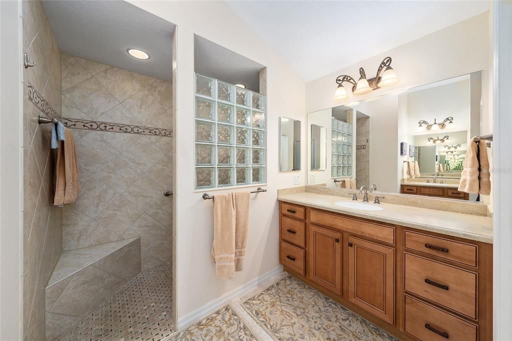 На продажу: $739,000 (3 спален, 2 ванн, 1927 Квадратных фут)