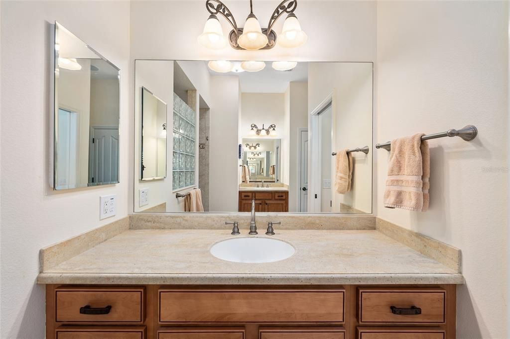 На продажу: $739,000 (3 спален, 2 ванн, 1927 Квадратных фут)