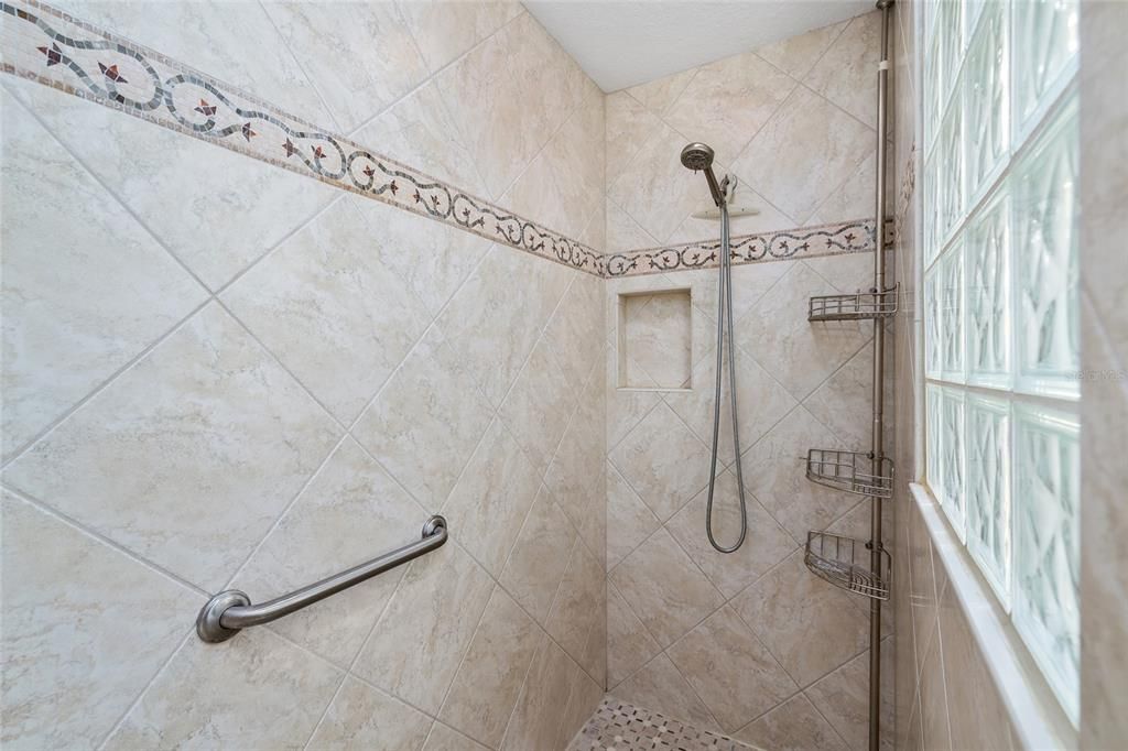 На продажу: $739,000 (3 спален, 2 ванн, 1927 Квадратных фут)