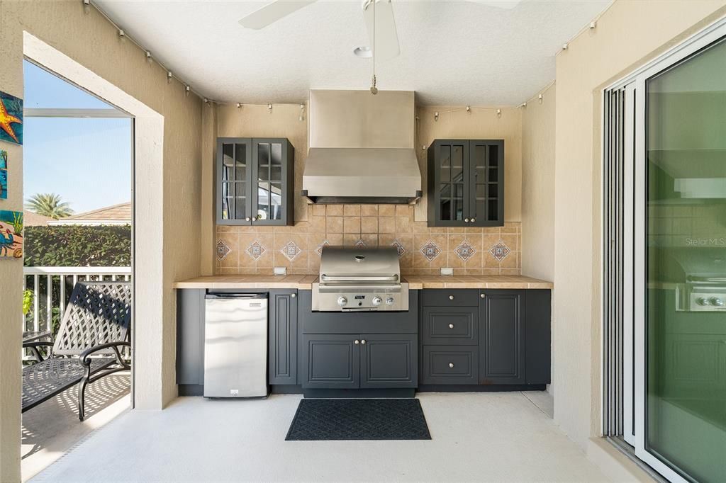 На продажу: $739,000 (3 спален, 2 ванн, 1927 Квадратных фут)