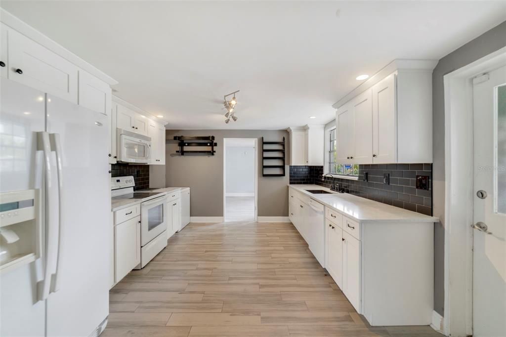 For Sale: $349,900 (4 beds, 3 baths, 1793 Square Feet)