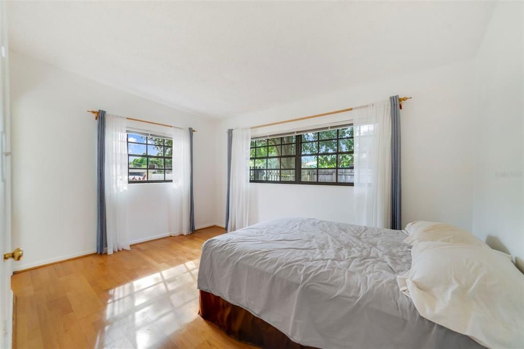 For Sale: $349,900 (4 beds, 3 baths, 1793 Square Feet)