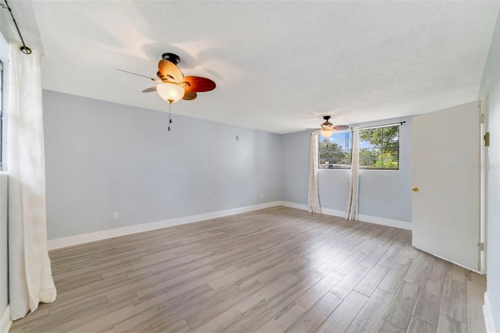 For Sale: $349,900 (4 beds, 3 baths, 1793 Square Feet)