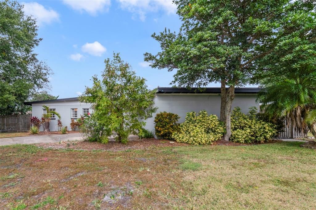 For Sale: $349,900 (4 beds, 3 baths, 1793 Square Feet)