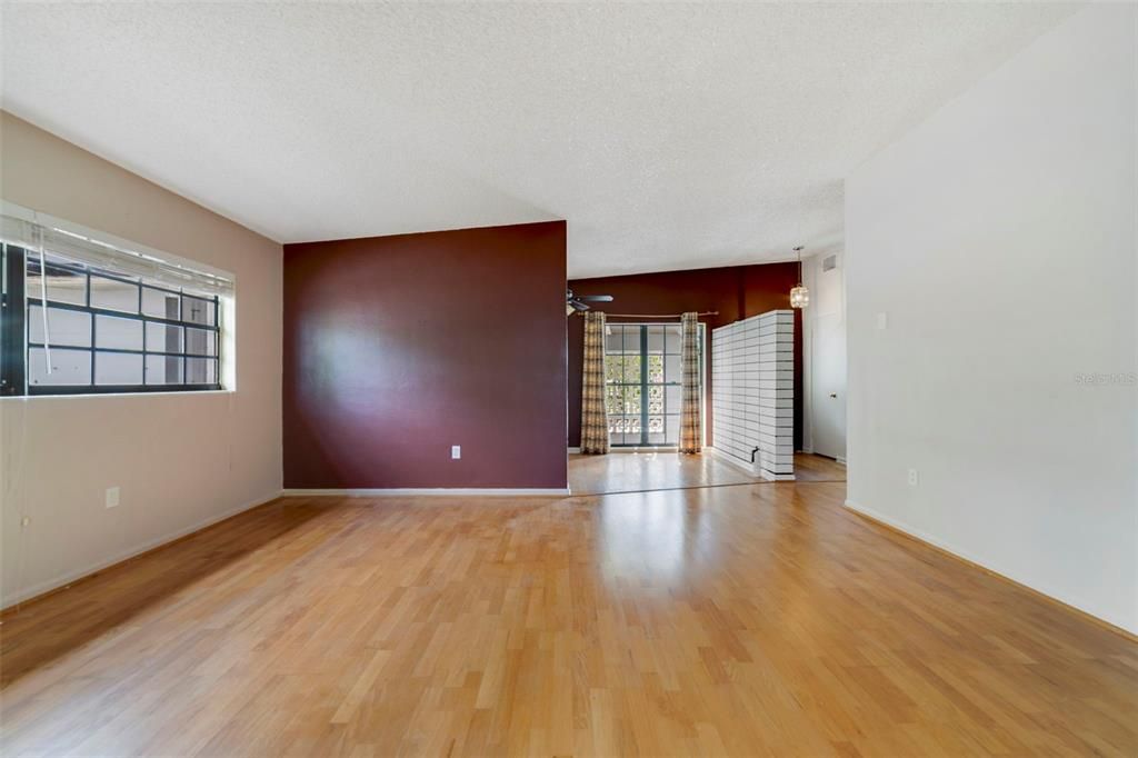 For Sale: $349,900 (4 beds, 3 baths, 1793 Square Feet)