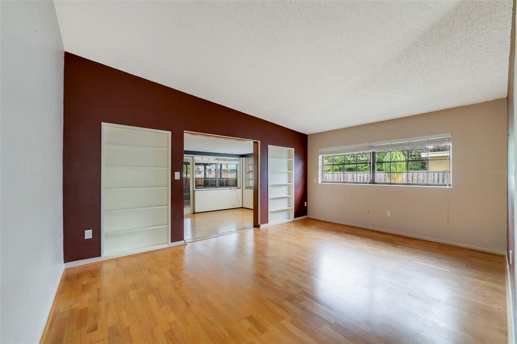 For Sale: $349,900 (4 beds, 3 baths, 1793 Square Feet)