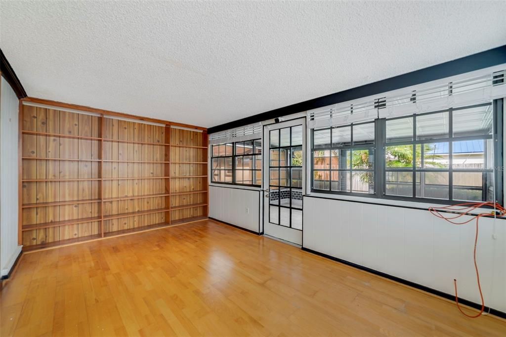 For Sale: $349,900 (4 beds, 3 baths, 1793 Square Feet)