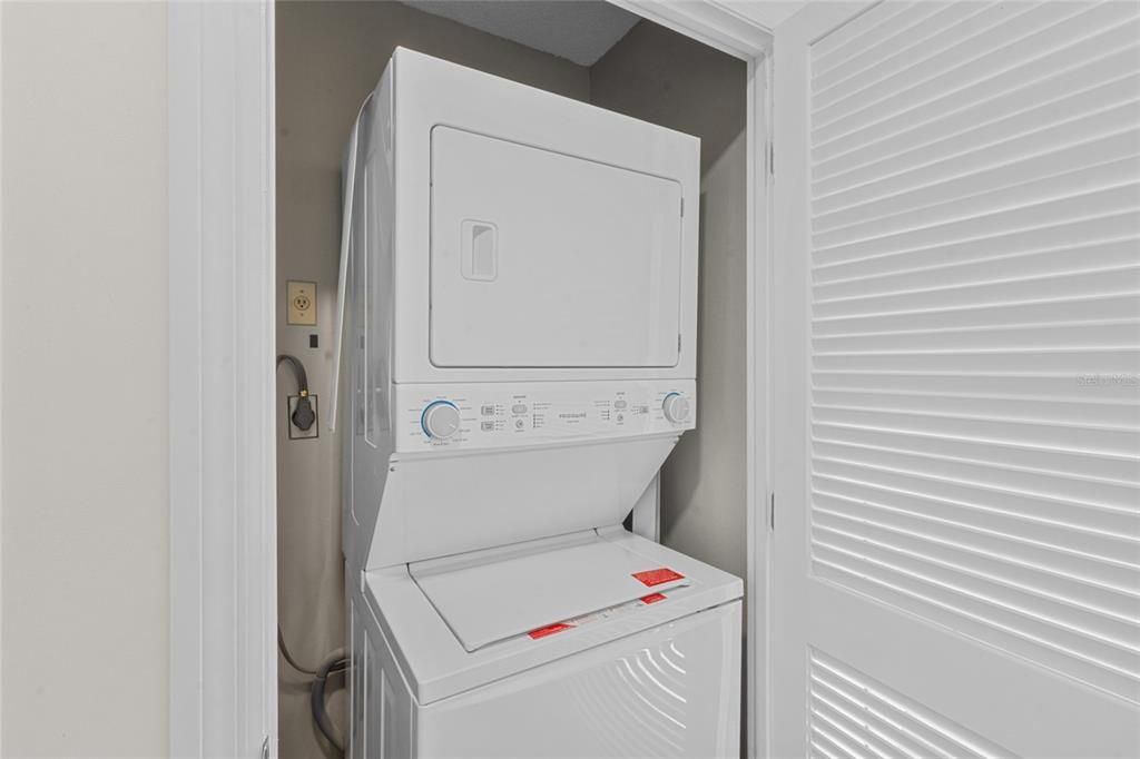 На продажу: $1,050,000 (2 спален, 2 ванн, 1293 Квадратных фут)