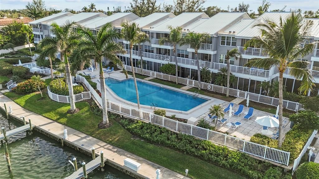 На продажу: $1,050,000 (2 спален, 2 ванн, 1293 Квадратных фут)