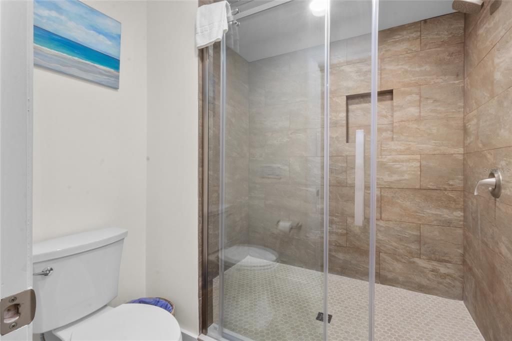 На продажу: $1,050,000 (2 спален, 2 ванн, 1293 Квадратных фут)