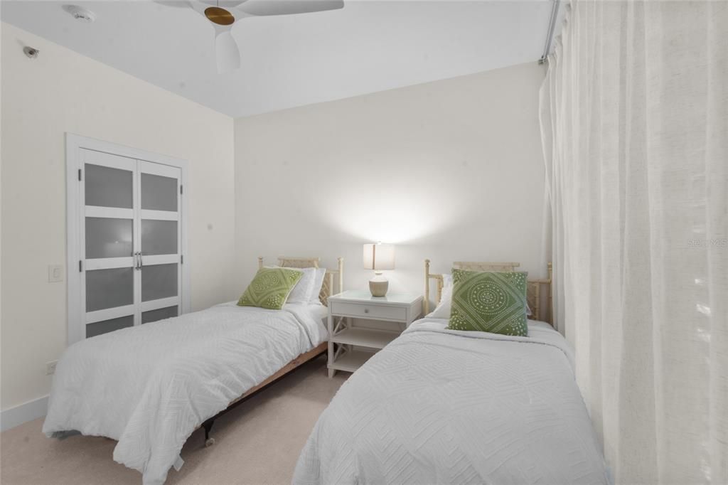 На продажу: $1,050,000 (2 спален, 2 ванн, 1293 Квадратных фут)