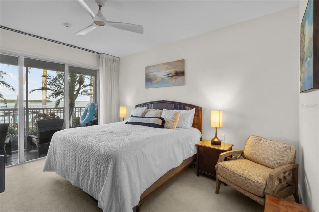 На продажу: $1,050,000 (2 спален, 2 ванн, 1293 Квадратных фут)