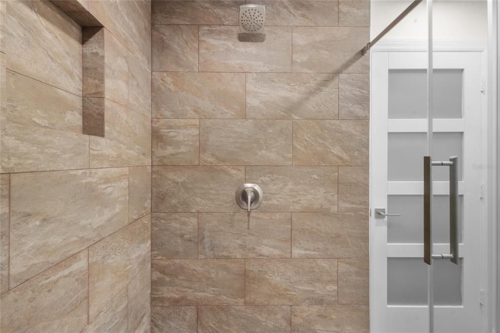 На продажу: $1,050,000 (2 спален, 2 ванн, 1293 Квадратных фут)