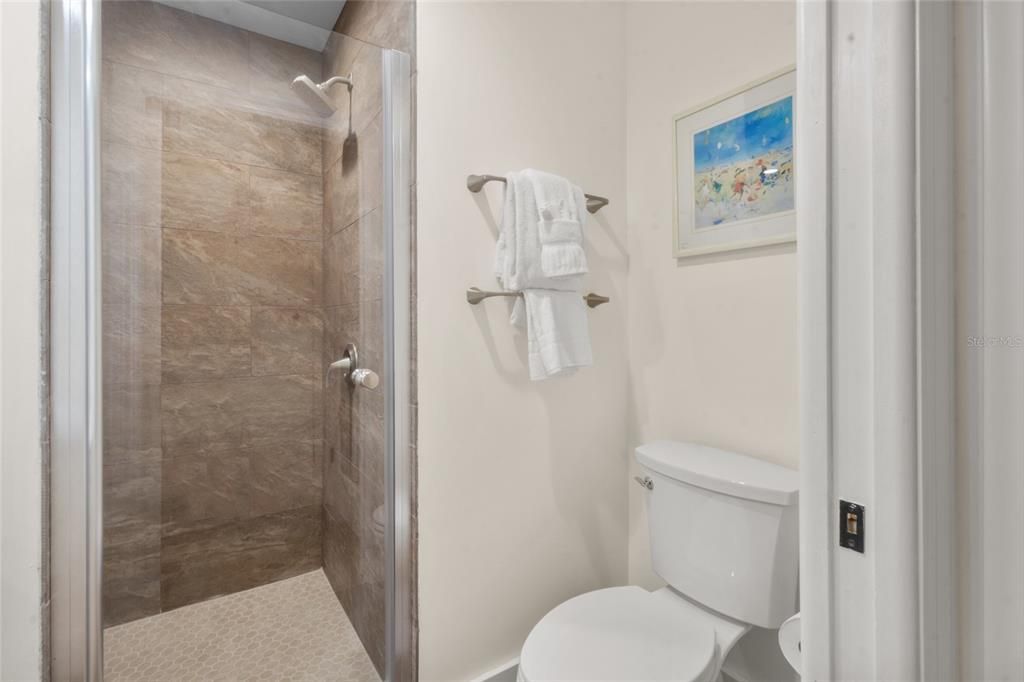 На продажу: $1,050,000 (2 спален, 2 ванн, 1293 Квадратных фут)