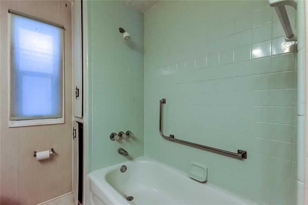 For Sale: $60,000 (3 beds, 2 baths, 888 Square Feet)