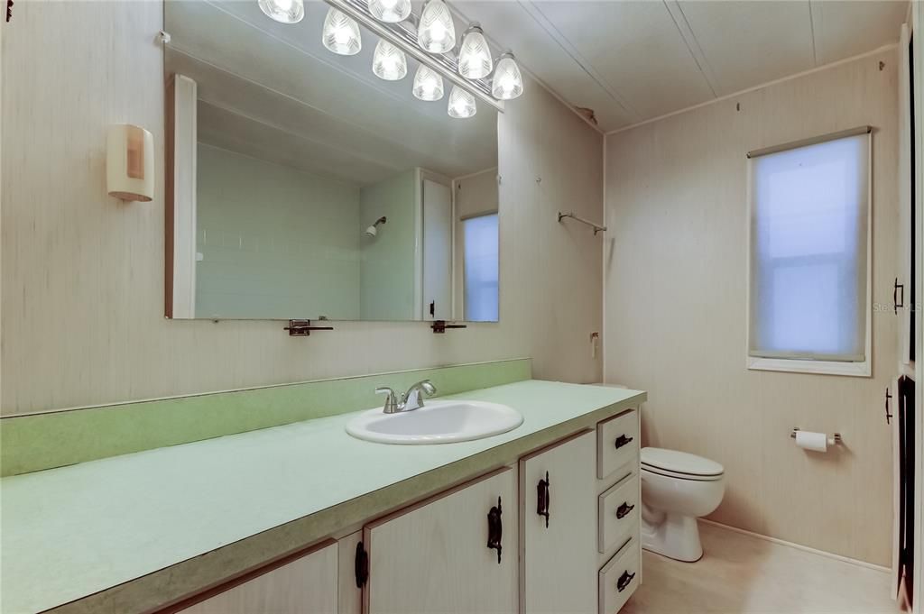 For Sale: $60,000 (3 beds, 2 baths, 888 Square Feet)