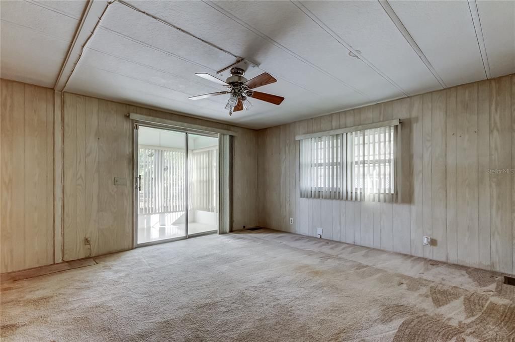 For Sale: $60,000 (3 beds, 2 baths, 888 Square Feet)