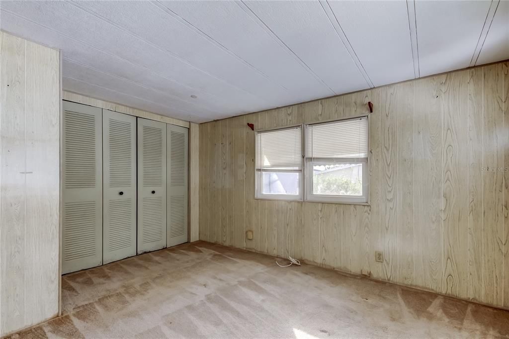 For Sale: $60,000 (3 beds, 2 baths, 888 Square Feet)