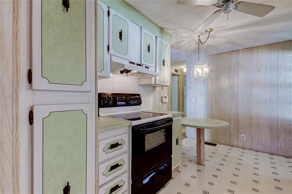 For Sale: $60,000 (3 beds, 2 baths, 888 Square Feet)