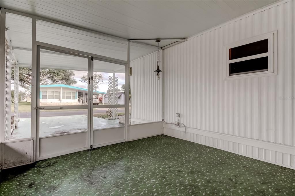 For Sale: $60,000 (3 beds, 2 baths, 888 Square Feet)