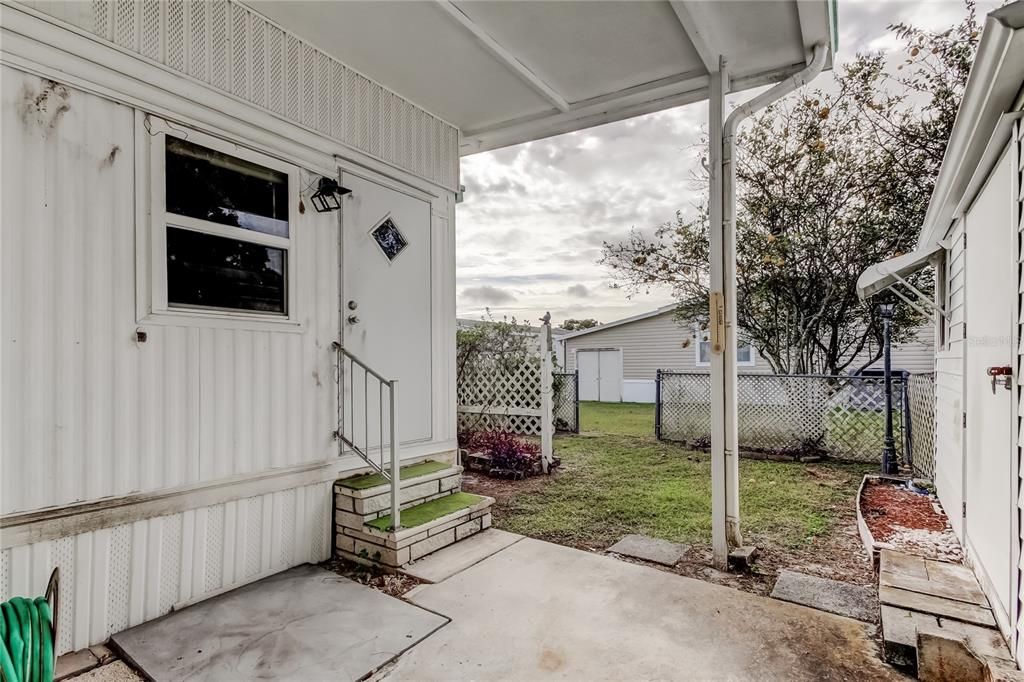 For Sale: $60,000 (3 beds, 2 baths, 888 Square Feet)