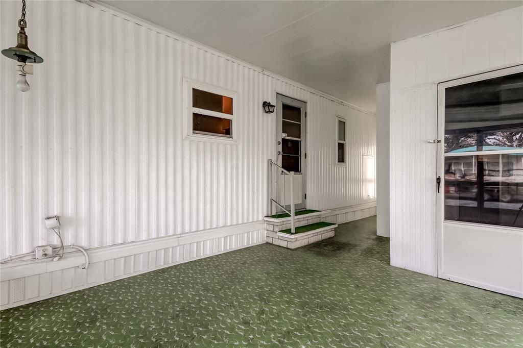 For Sale: $60,000 (3 beds, 2 baths, 888 Square Feet)