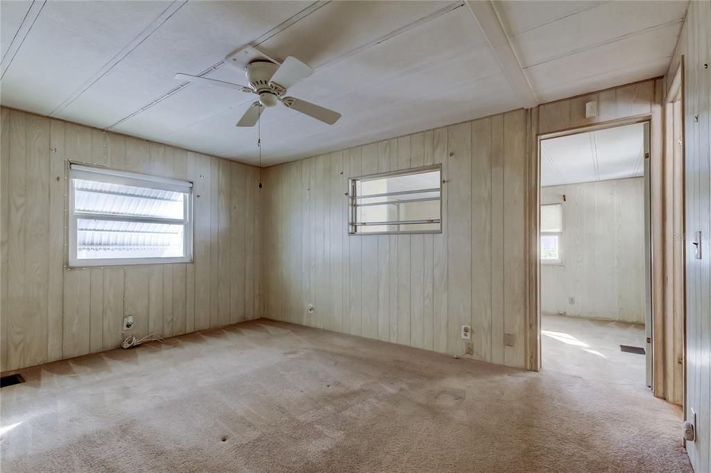 For Sale: $60,000 (3 beds, 2 baths, 888 Square Feet)