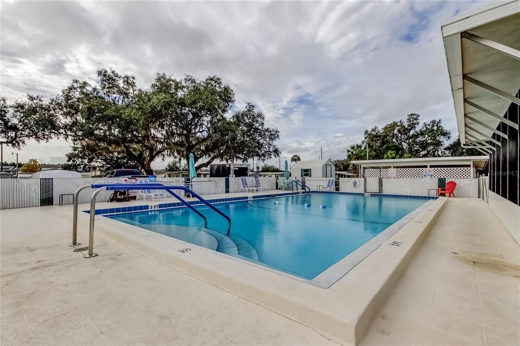 For Sale: $60,000 (3 beds, 2 baths, 888 Square Feet)