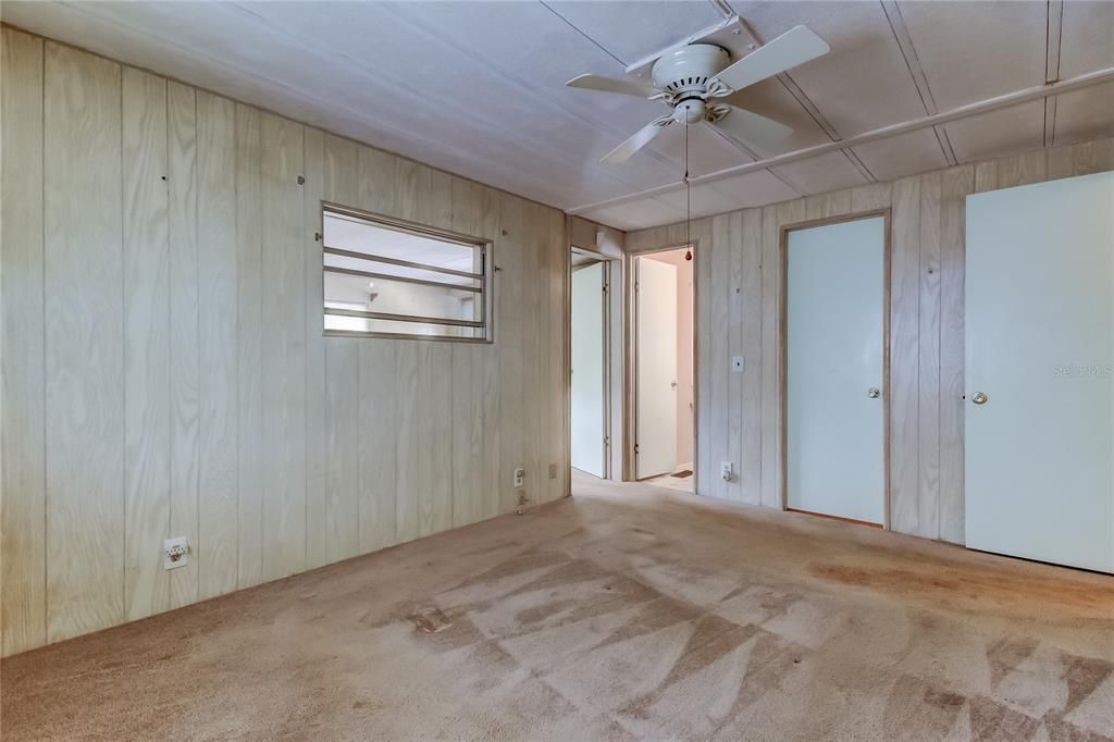 For Sale: $60,000 (3 beds, 2 baths, 888 Square Feet)