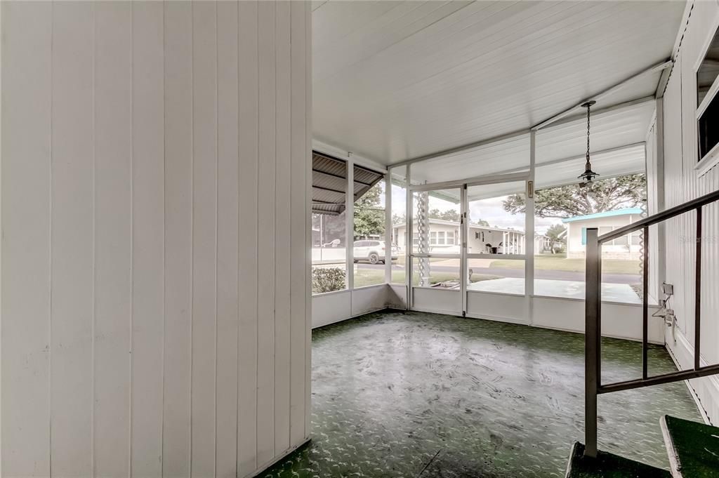 For Sale: $60,000 (3 beds, 2 baths, 888 Square Feet)