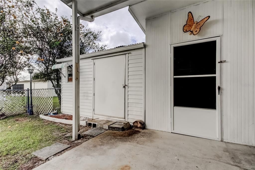 For Sale: $60,000 (3 beds, 2 baths, 888 Square Feet)