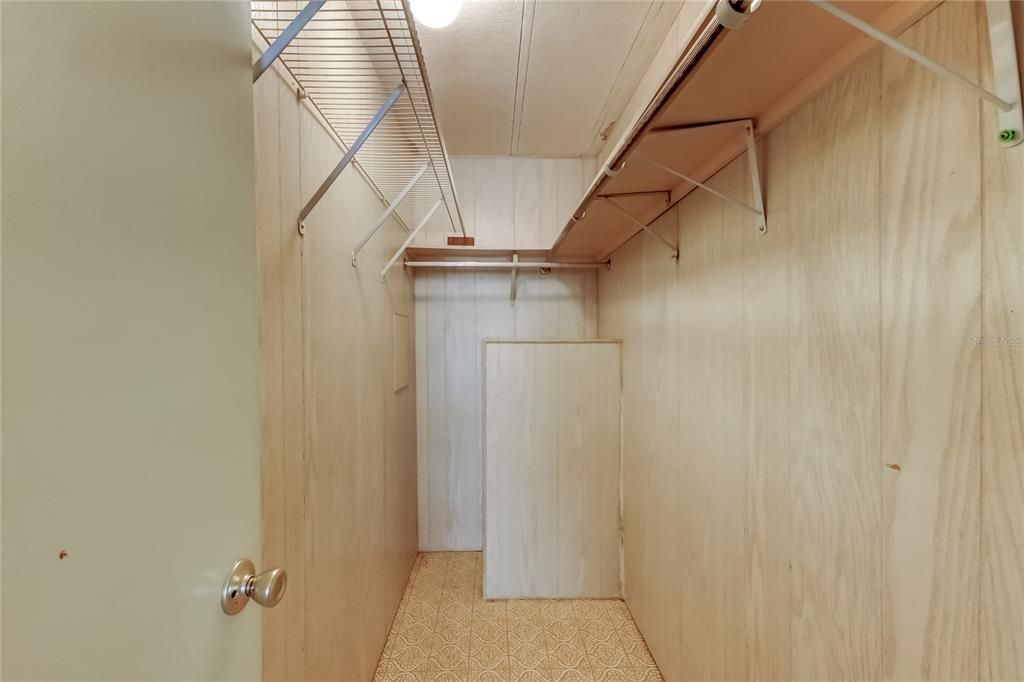 For Sale: $60,000 (3 beds, 2 baths, 888 Square Feet)