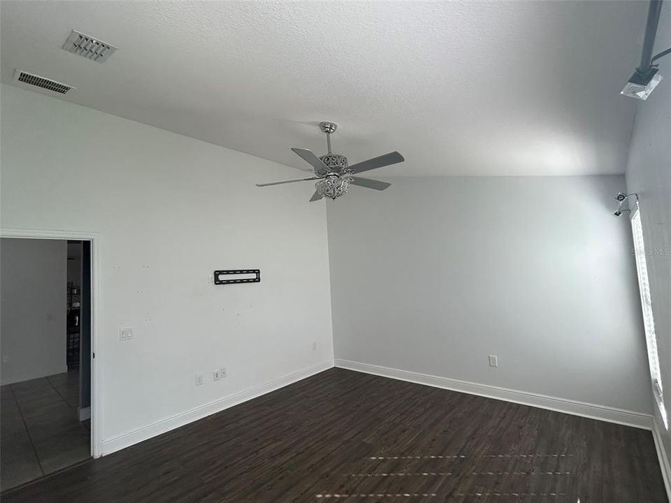 For Sale: $275,000 (4 beds, 2 baths, 1808 Square Feet)