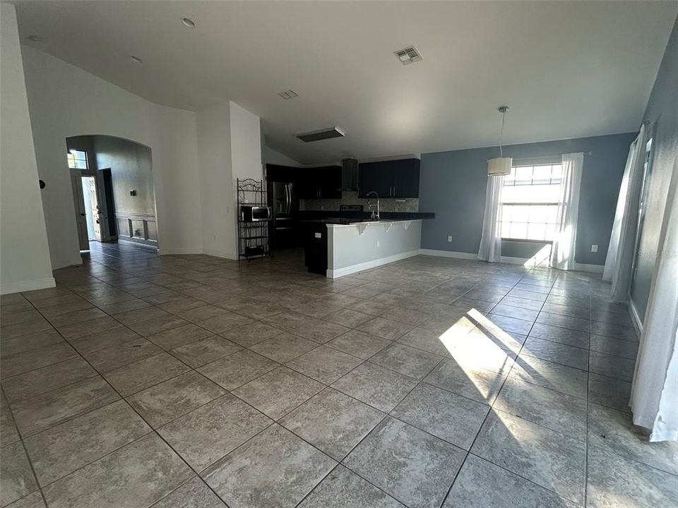 For Sale: $275,000 (4 beds, 2 baths, 1808 Square Feet)