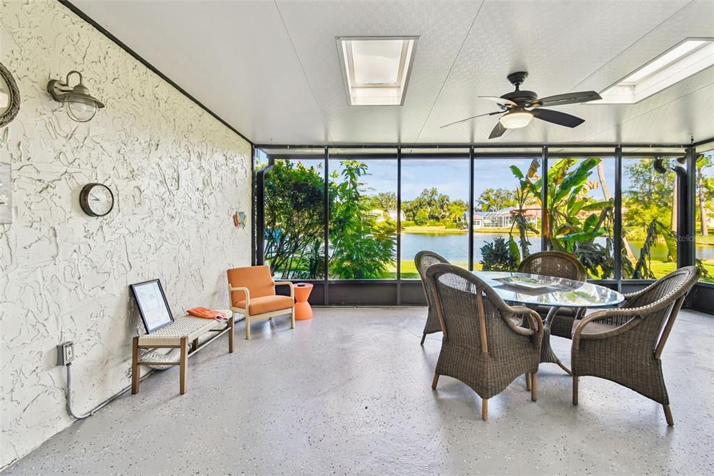 For Sale: $185,499 (1 beds, 1 baths, 963 Square Feet)