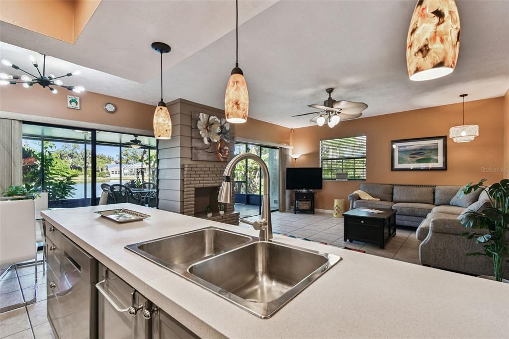 For Sale: $185,499 (1 beds, 1 baths, 963 Square Feet)