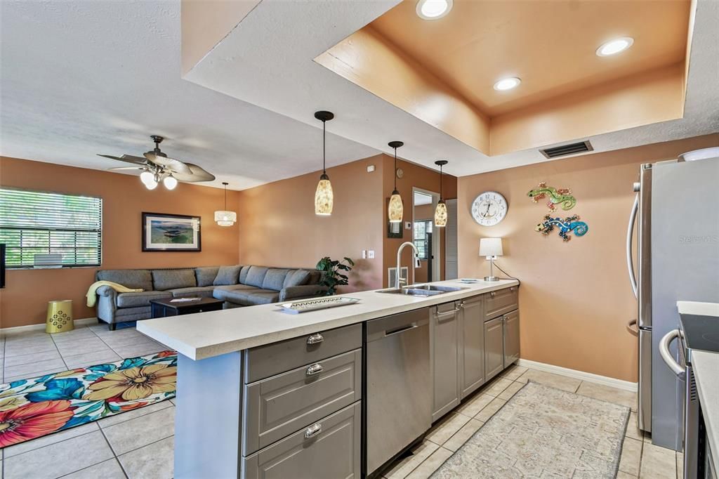 For Sale: $185,499 (1 beds, 1 baths, 963 Square Feet)